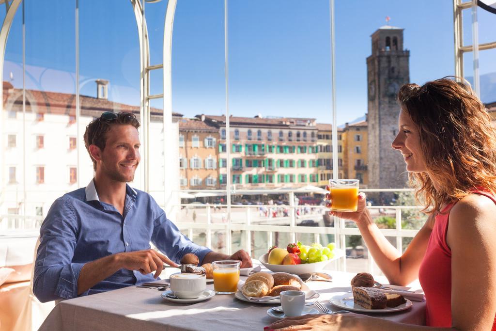 Hotel Europa - Skypool & Panorama Riva del Garda Extérieur photo